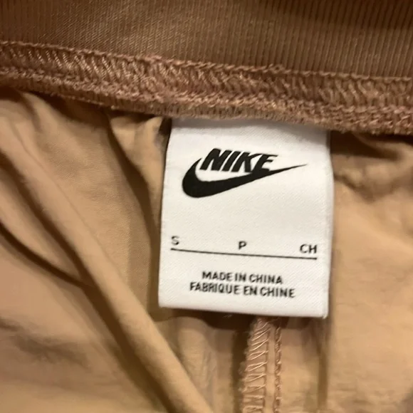 Nike Sportswear Essential Loose Fit High Waist Joggers Size S - Picture 4 of 11